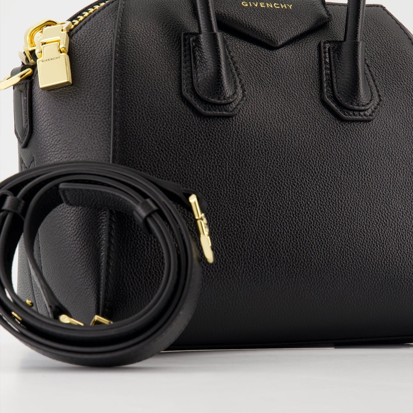 Antigona Leather Bag